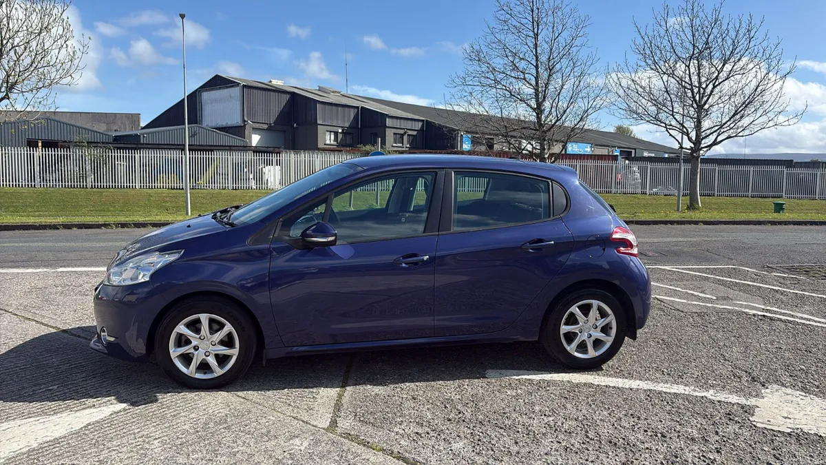 Peugeot 208 2014 - Image 4