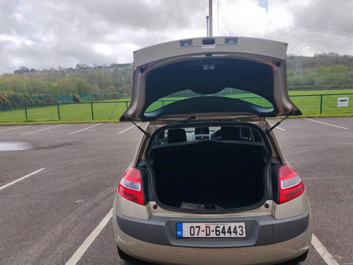 Automatic Renault Megane 2007 1.6 Petrol low km - Image 4