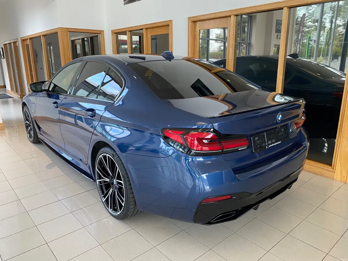 BMW 5-Series 2023 530e M sport Pro Pack - Image 5