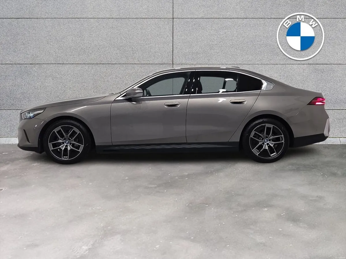 BMW i5 eDrive40 Sport Edition Saloon - Image 4