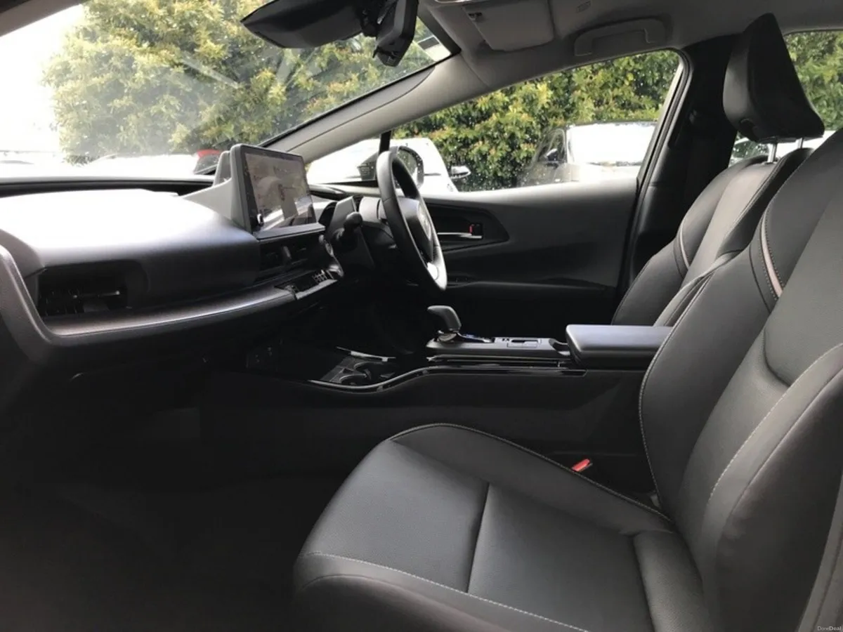 Toyota Prius PLUG-IN HYBRID - LOW MILEAGE - GRANDO - Image 6