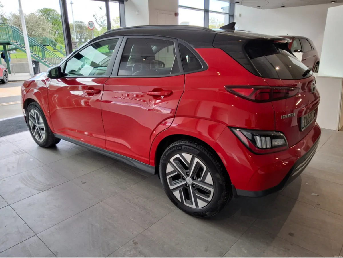 Hyundai KONA PREMIUM 64 kW - Two Tone - Large Batt - Image 3