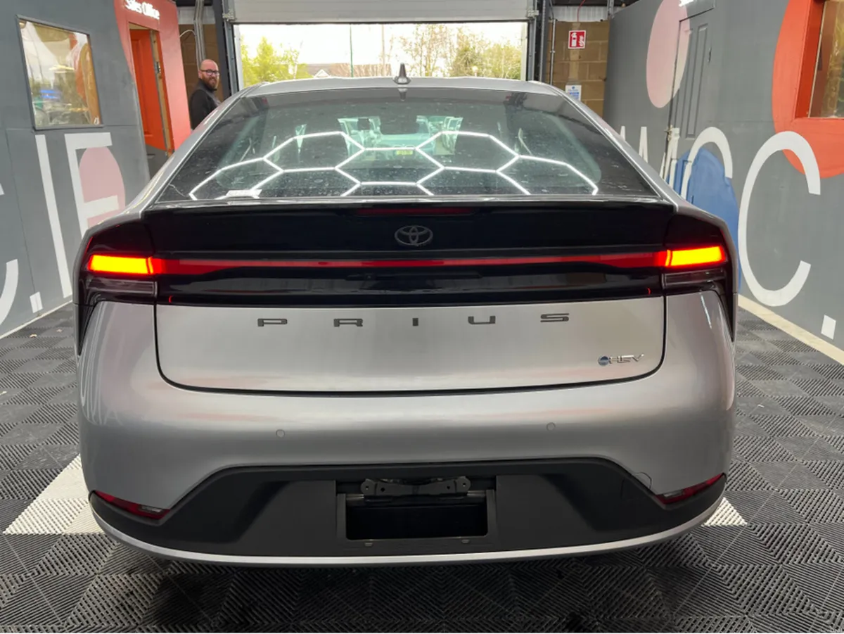 Toyota Prius €33950 2025 TOYOTA PRIUS X 1.8 AUTOMA - Image 3