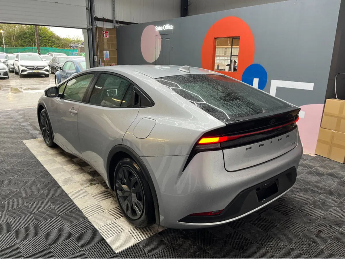 Toyota Prius 2025 TOYOTA PRIUS X 1.8 AUTOMATIC / C - Image 4