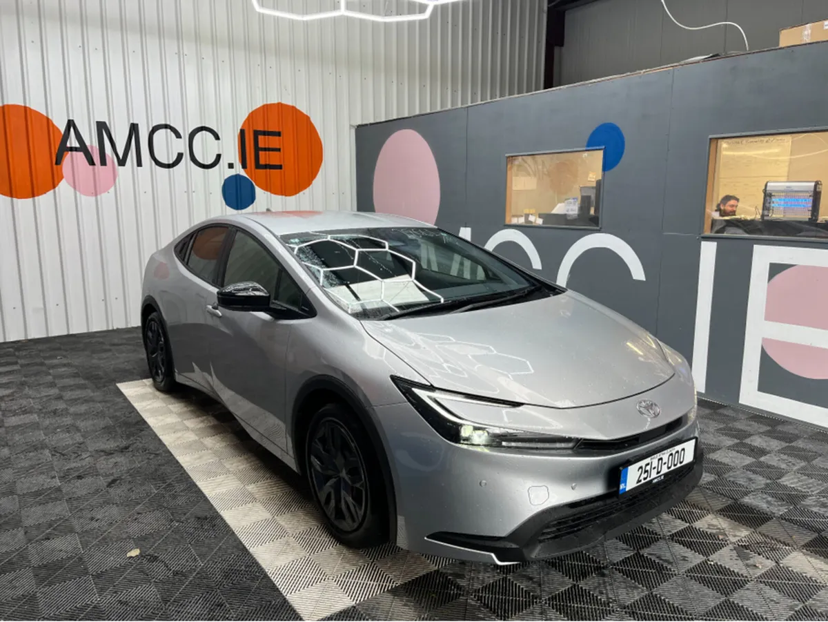 Toyota Prius 2025 TOYOTA PRIUS X 1.8 AUTOMATIC / C - Image 1