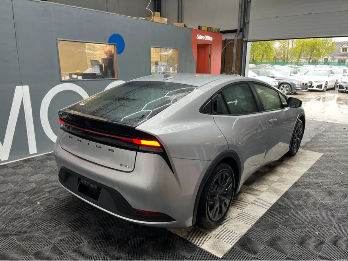 Toyota Prius 2025 TOYOTA PRIUS X 1.8 AUTOMATIC / C - Image 2