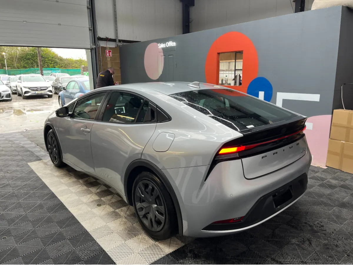 Toyota Prius 2025 TOYOTA PRIUS X 1.8 AUTOMATIC / C - Image 4