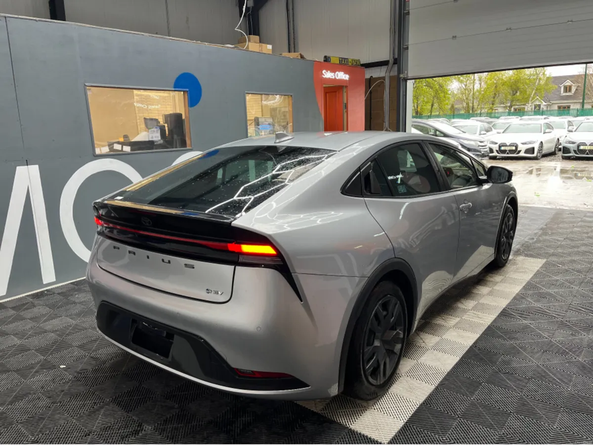 Toyota Prius 2025 TOYOTA PRIUS X 1.8 AUTOMATIC / C - Image 2