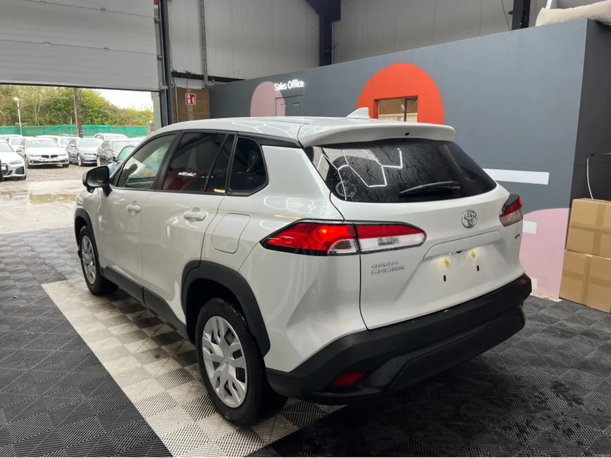 Toyota Corolla Cross €32950 2024 TOYOTA COROLLA CR - Image 4