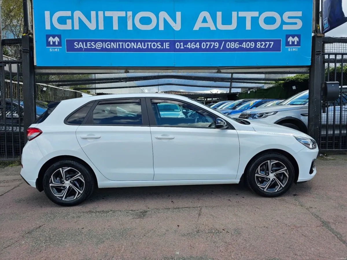 Hyundai i30 i 30 Deluxe 5DR - Image 2