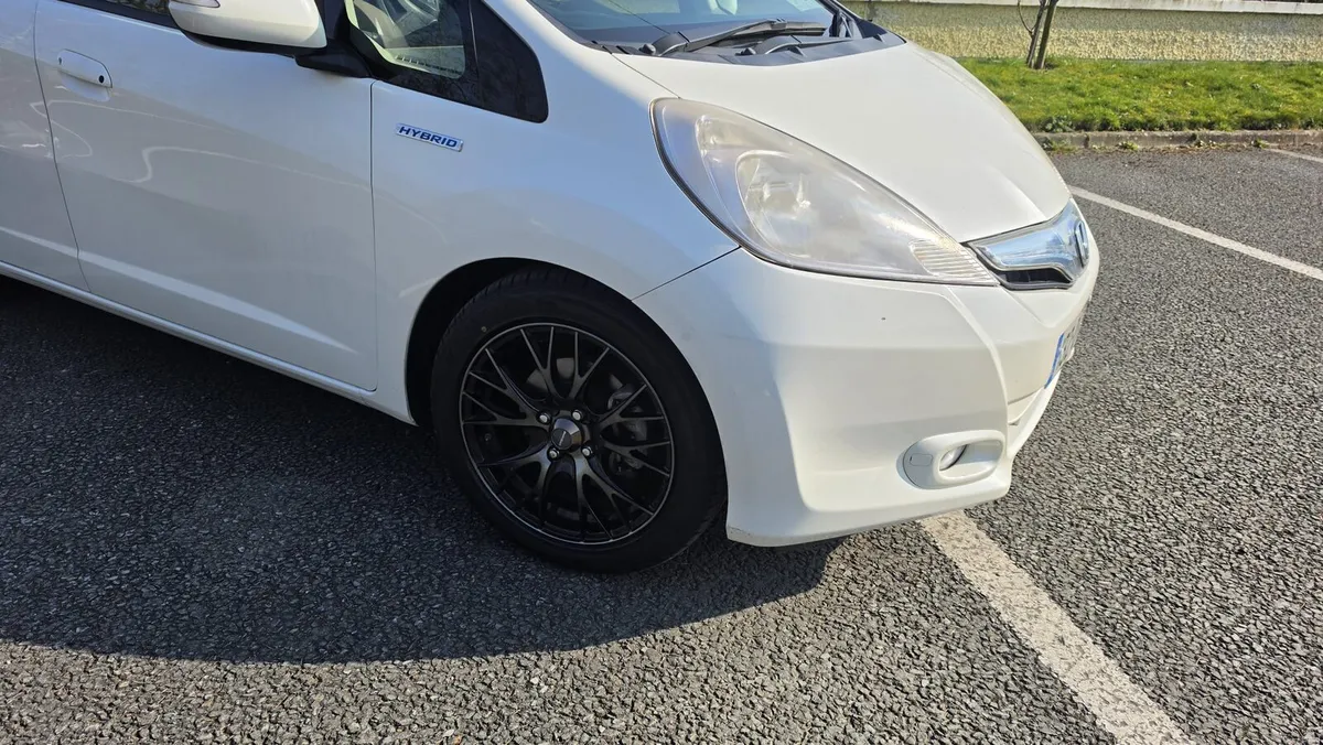 Honda Fit Hybrid - Image 2