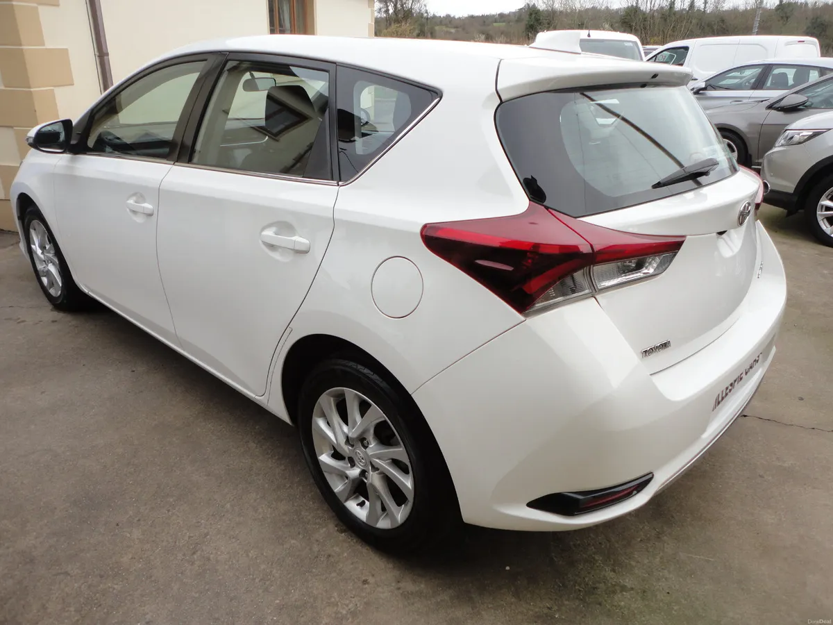Toyota Auris 2017 VVT-I ICON - Image 4