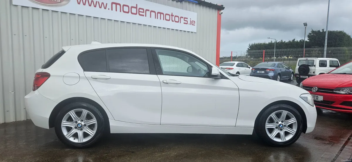 BMW 116i automatic petrol 5dr low kms - Image 5