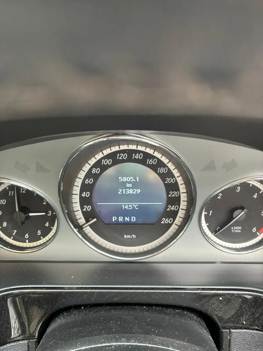 Mercedes-Benz E-Class 2011 E200 Avantgarde - Image 4