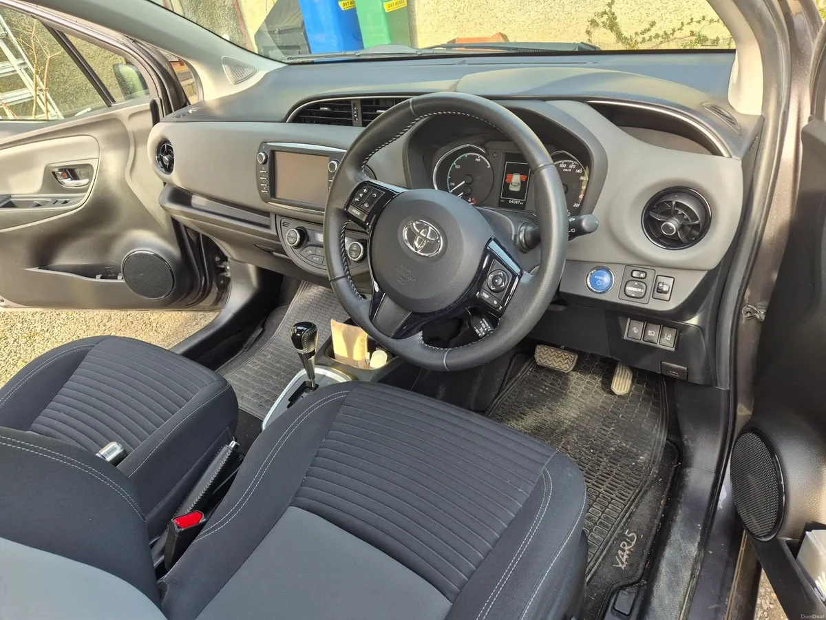 Toyota Yaris 2017 - Image 4