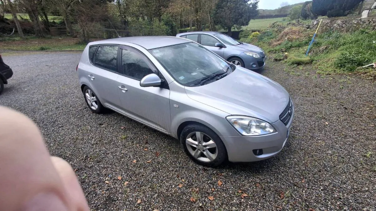 Kia Ceed (2010) - Image 1