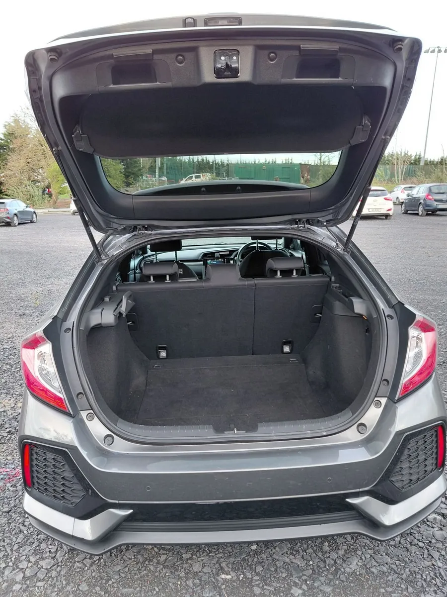 Honda Civic 2017 - Image 2