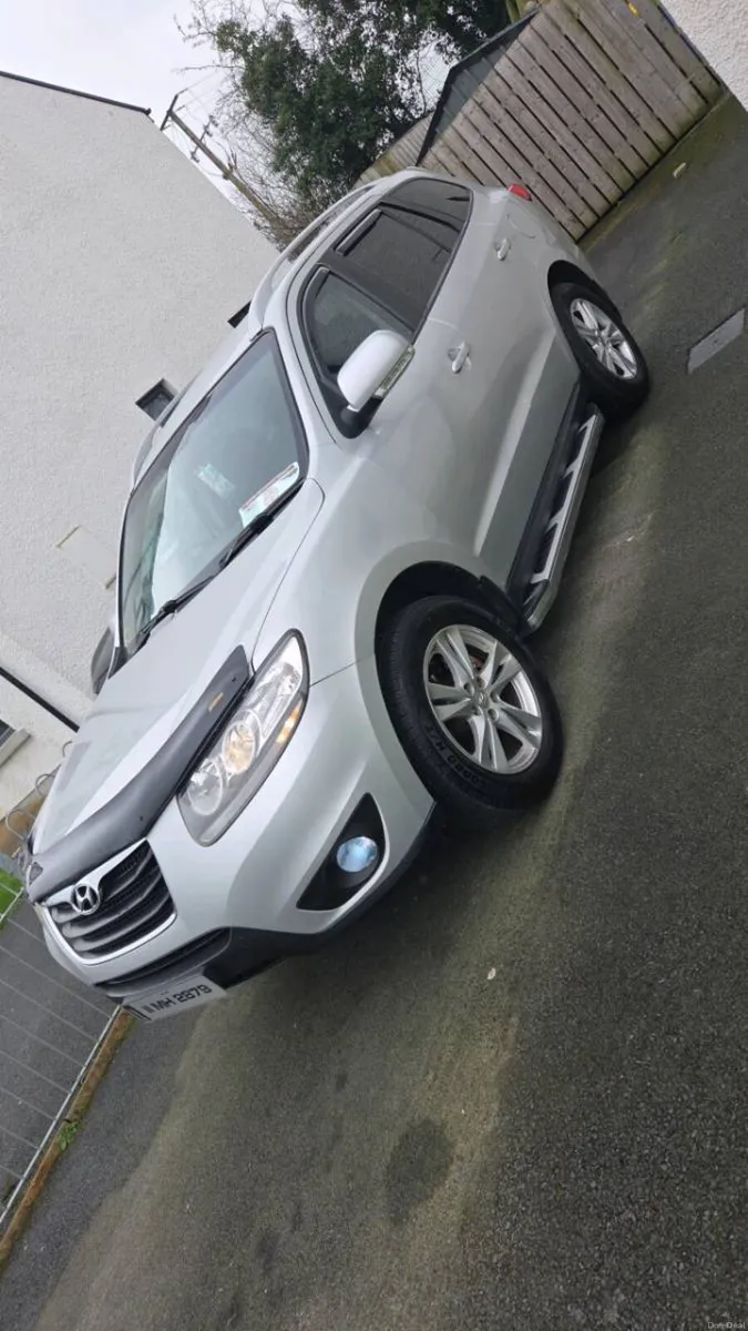 Hyundai Santa Fe 7 Seater - Image 3