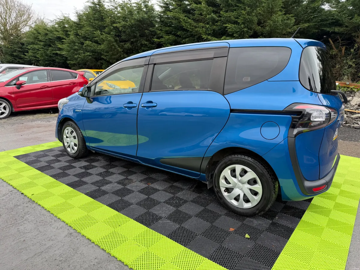 Toyota Sienta 2017 Automatic Hybrid - Image 6