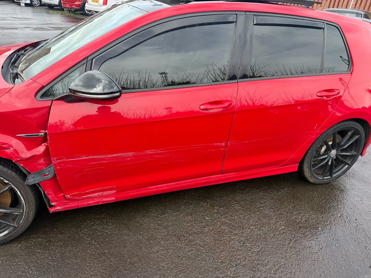 Volkswagen Golf R Damaged - Image 4