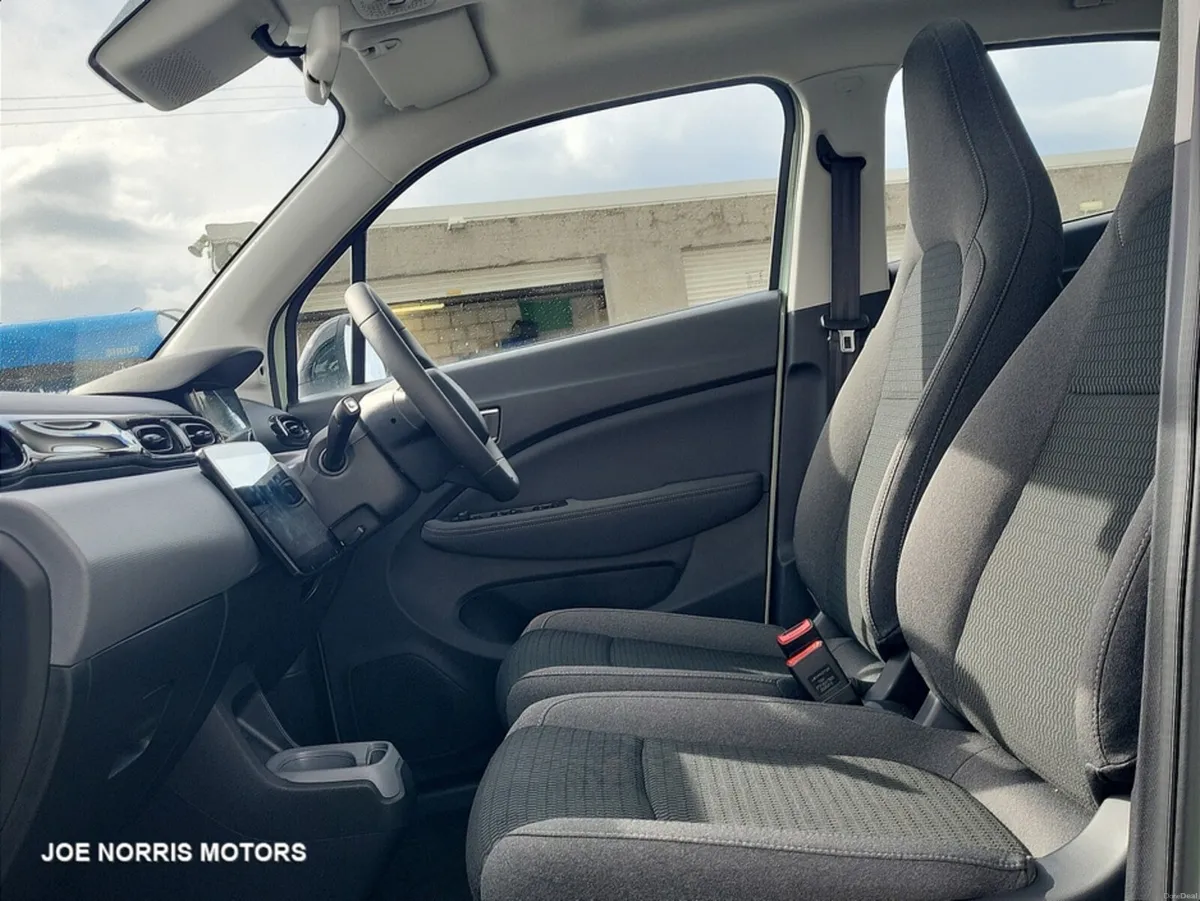 Leapmotor T03 DESIGN 5DR AUTO ELECTRIC DEMO - Image 3