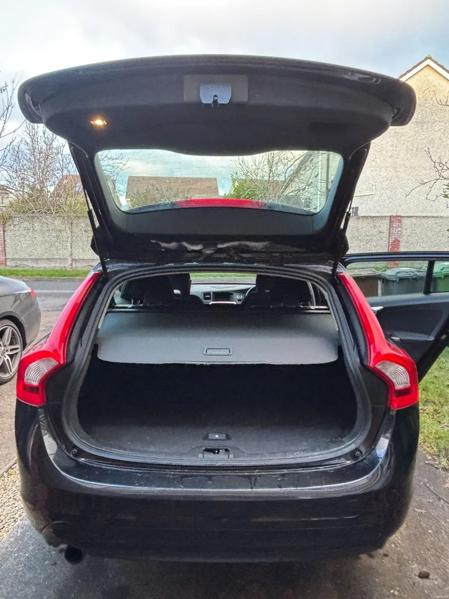 Volvo V60 2014 - Image 2