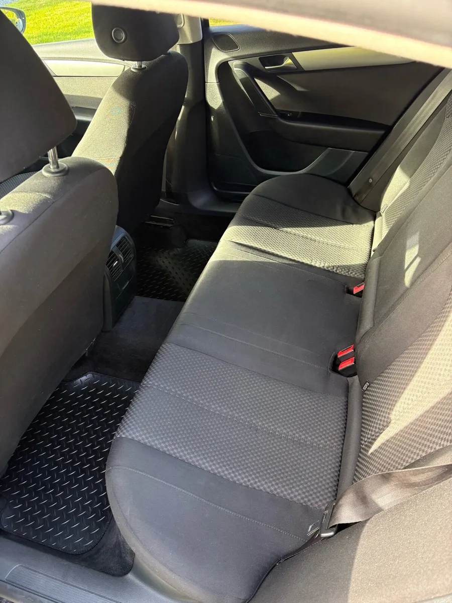 Volkswagen Passat - Image 4