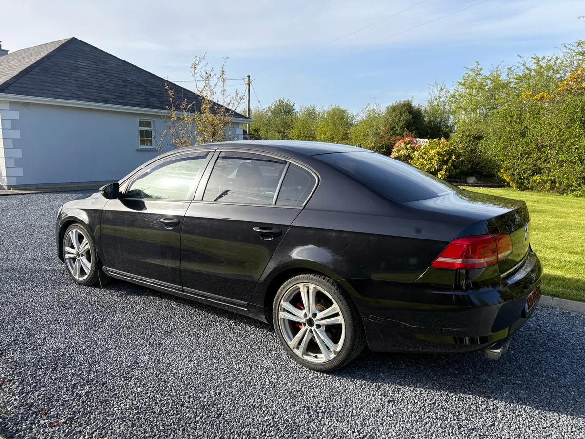 Volkswagen Passat - Image 1