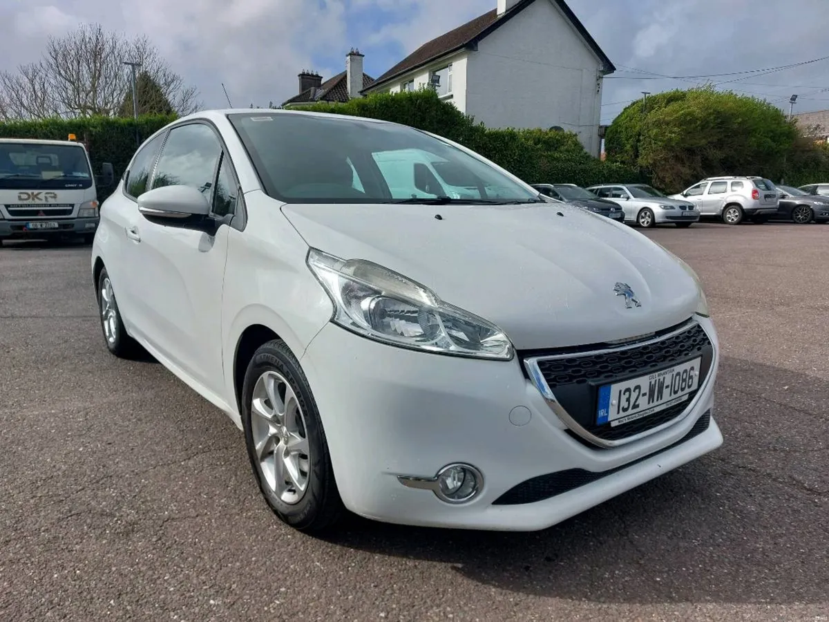 Peugeot 208 petrol - Image 1