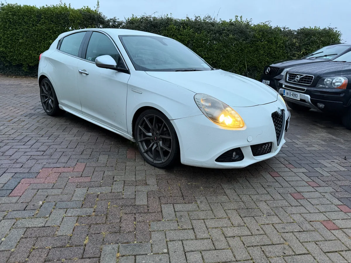 Alfa Romeo Giulietta 2012 - Image 1