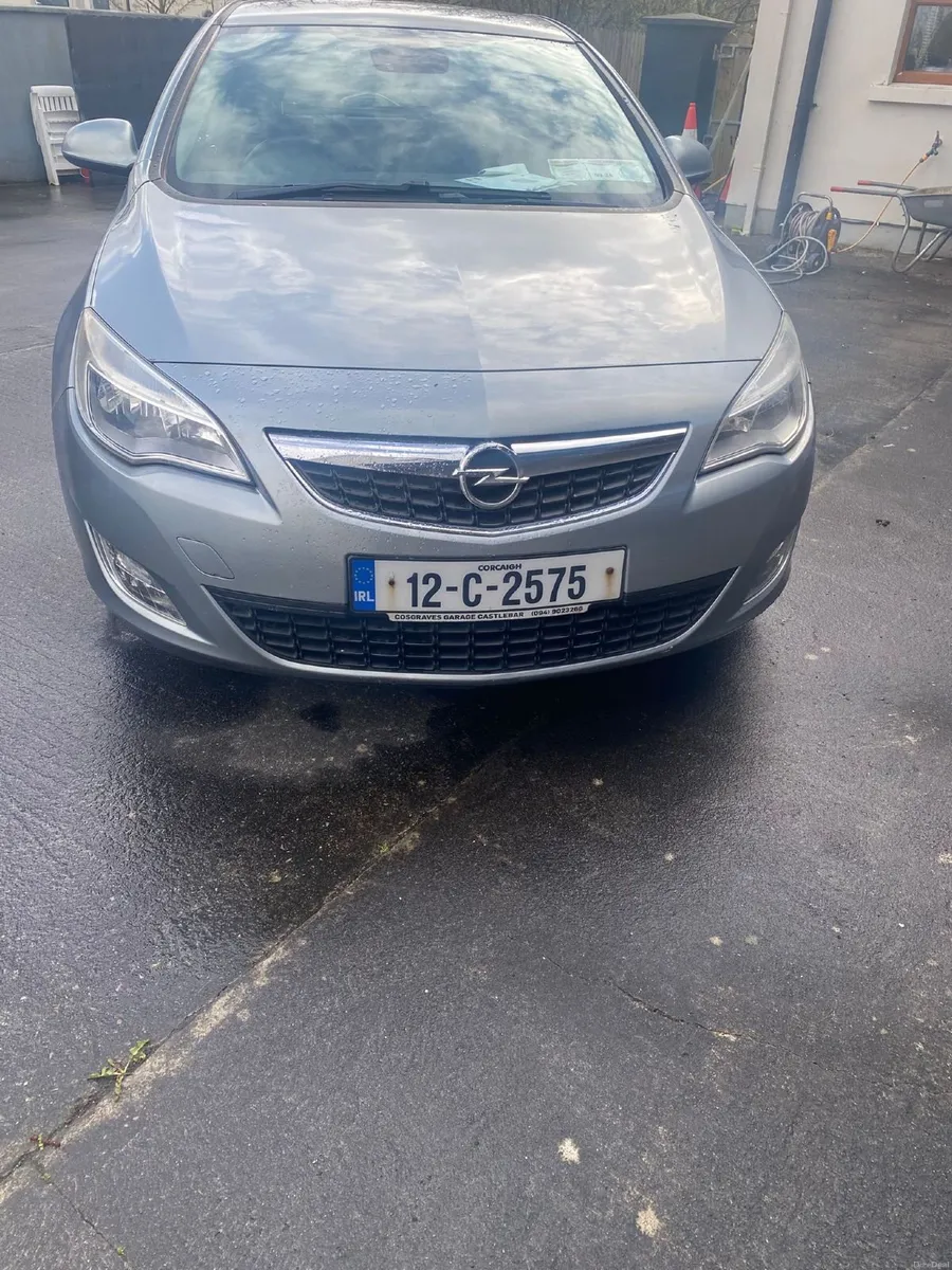 Opel Astra 2012 - Image 1