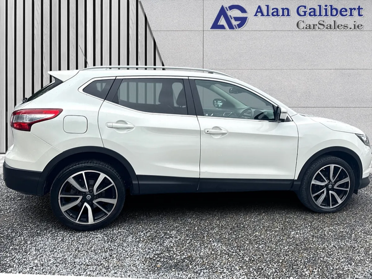 Nissan Qashqai 1.5 DCI TEKNA Top Spec Glassroof & - Image 3