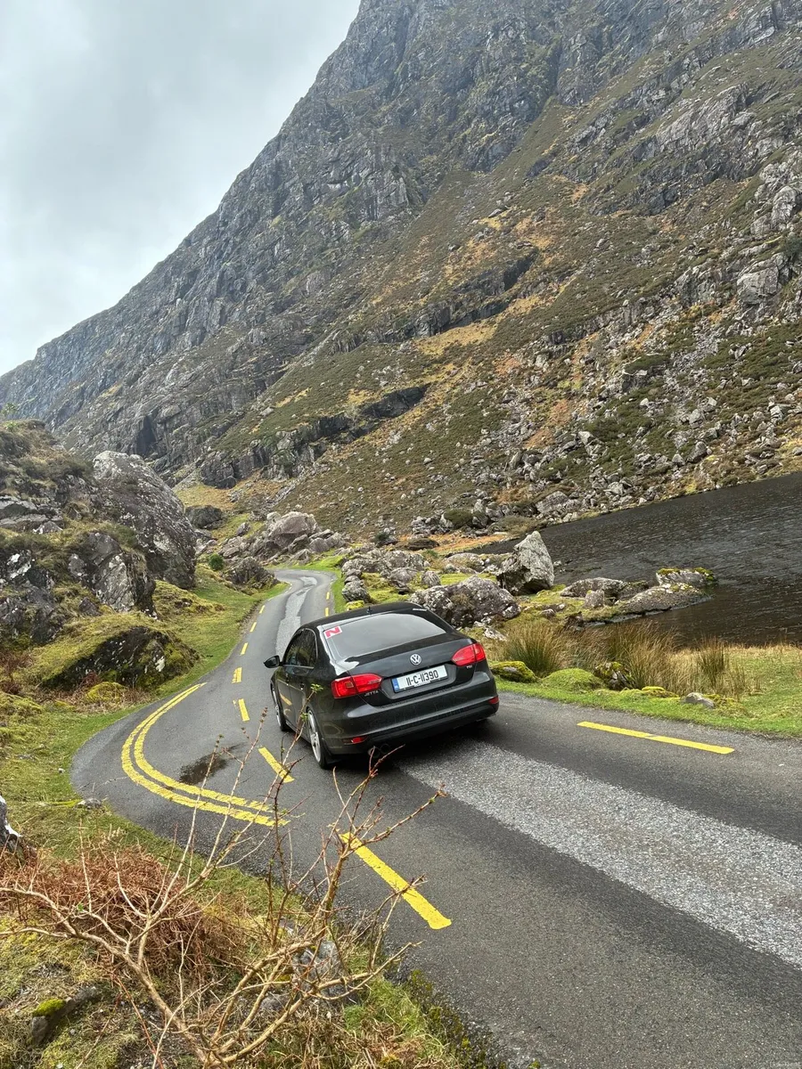 2011 Volkswagen Jetta - Image 2