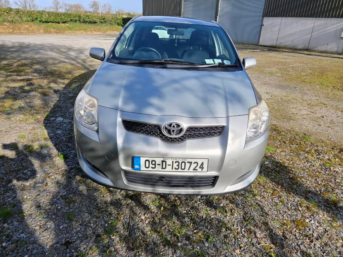 Toyota Auris 2009 - Image 2