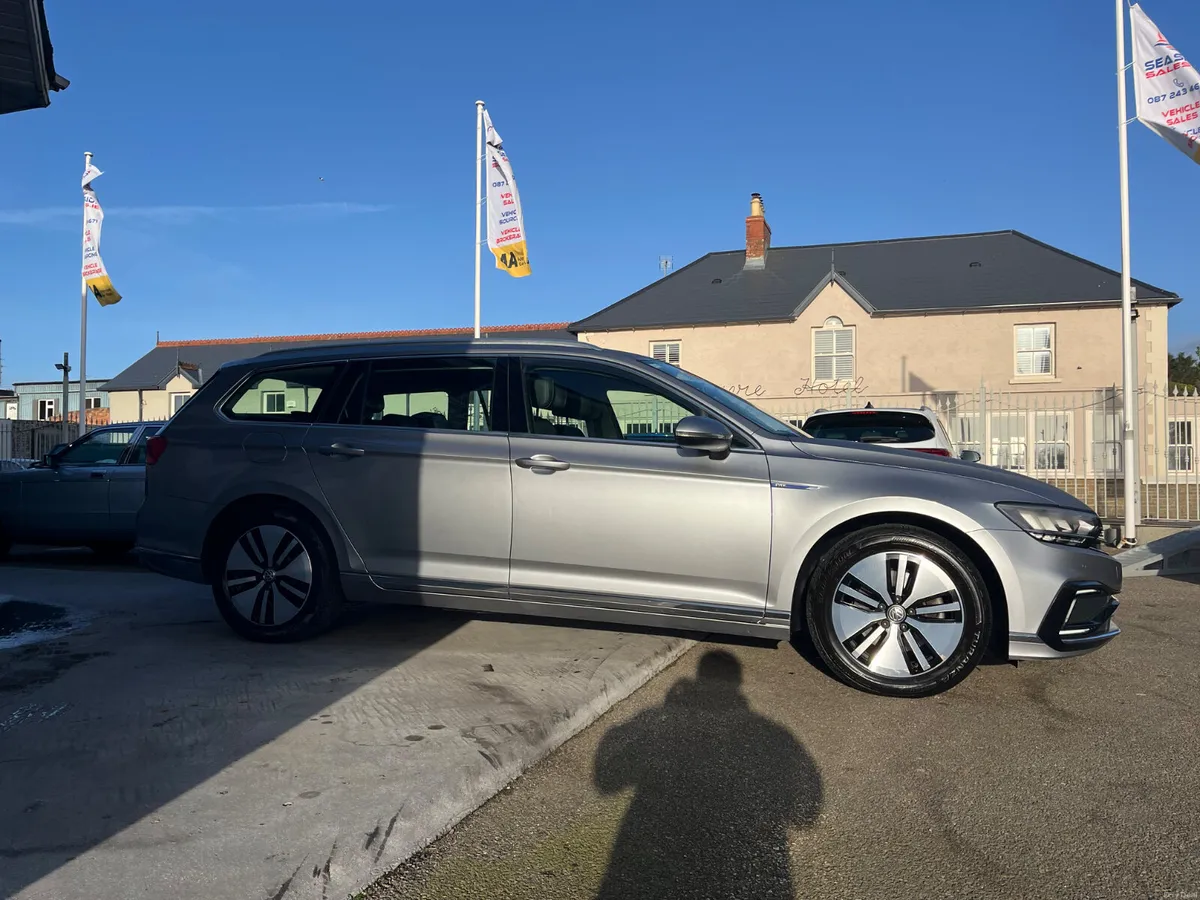 202 Volkswagen Passat GTE Hybrid - Image 4