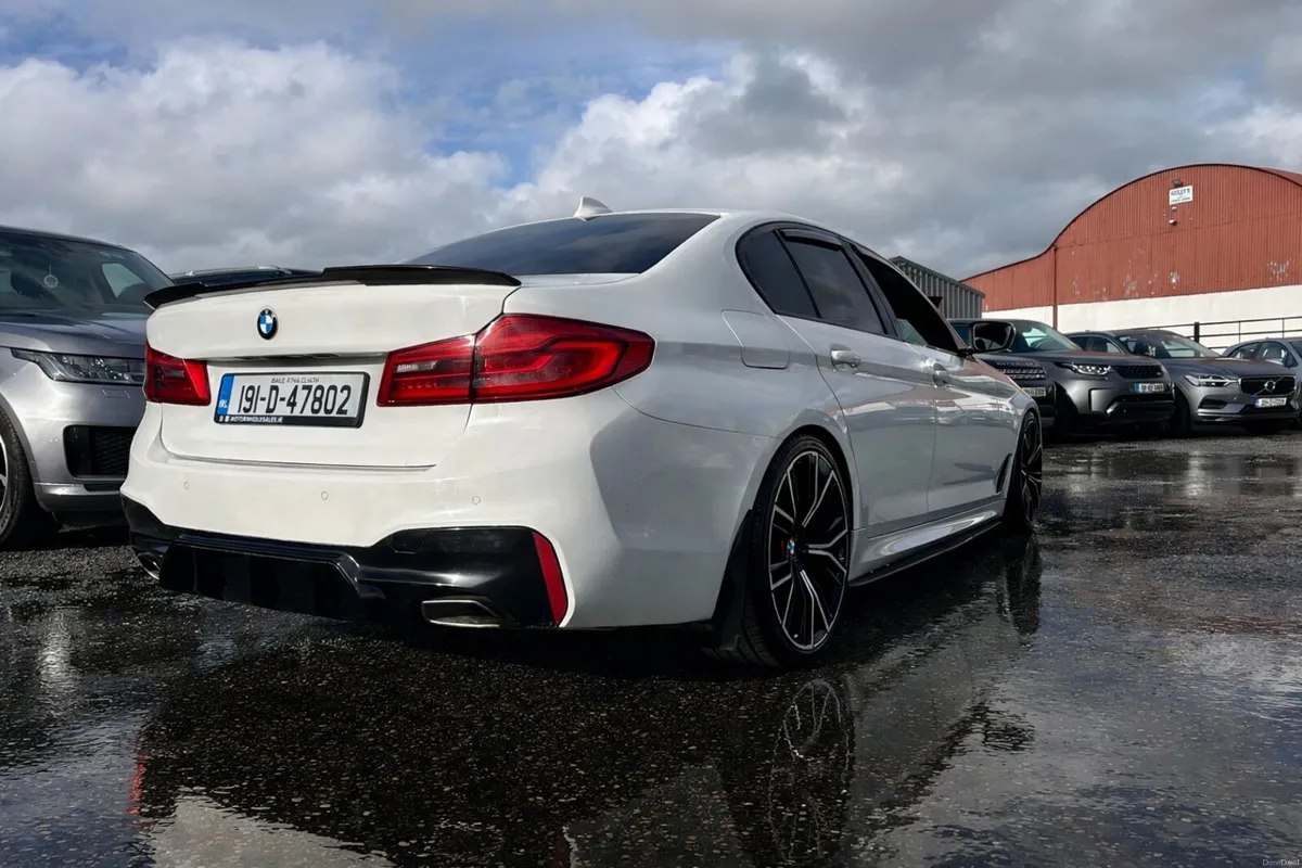 191 BMW 520D M SPORT ALPINE WHITE - Image 4