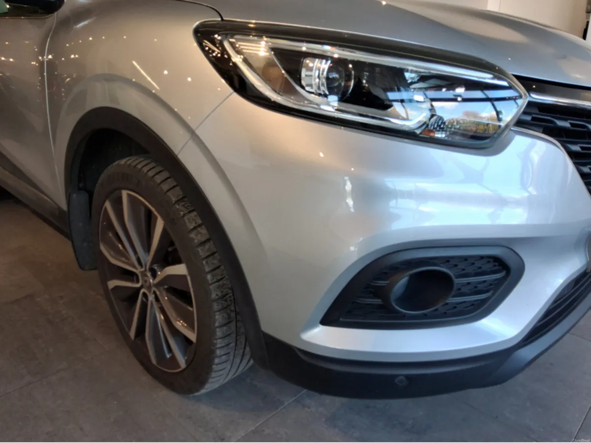 Renault Kadjar ICONIC ** Very Low kms ** - Image 6