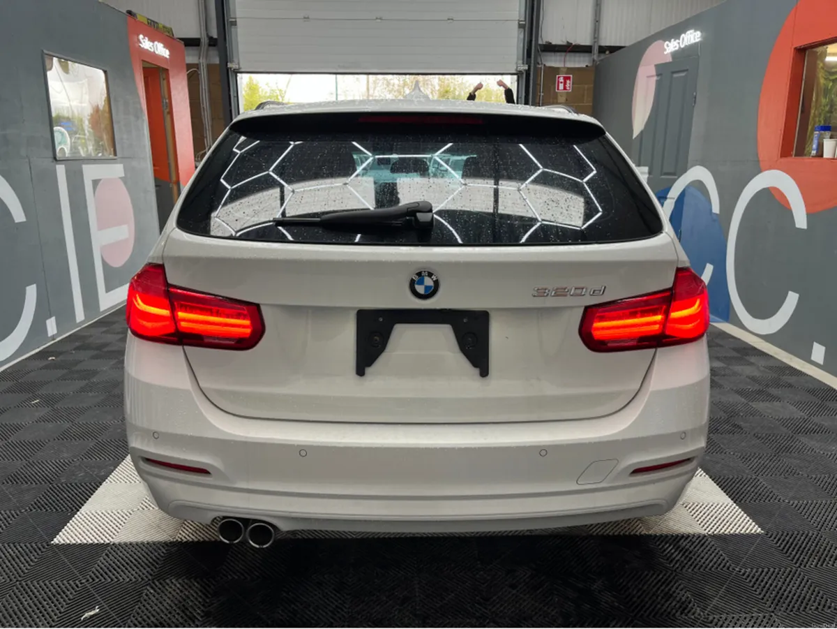 BMW 3-Series 2018 BMW 320D TOURING 2.0 AUTOMATIC / - Image 3