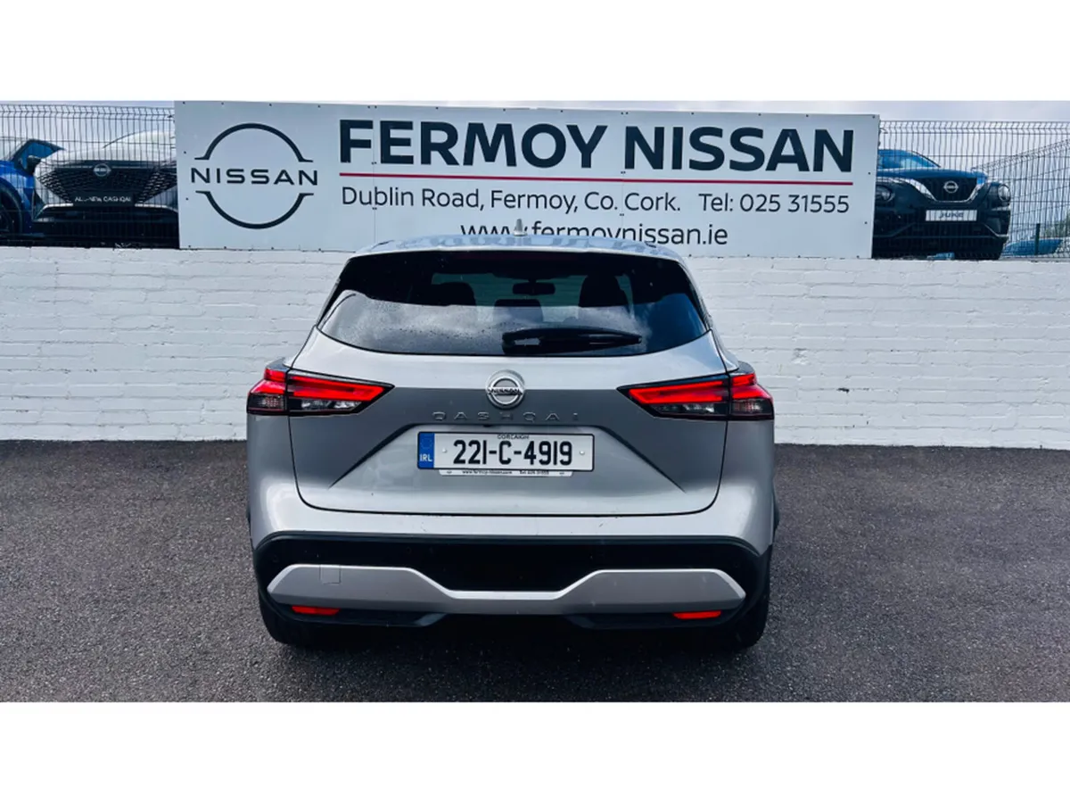 Nissan Qashqai AUTOMATIC WITH VERY LOW MILEAGE 1.3 - Image 4