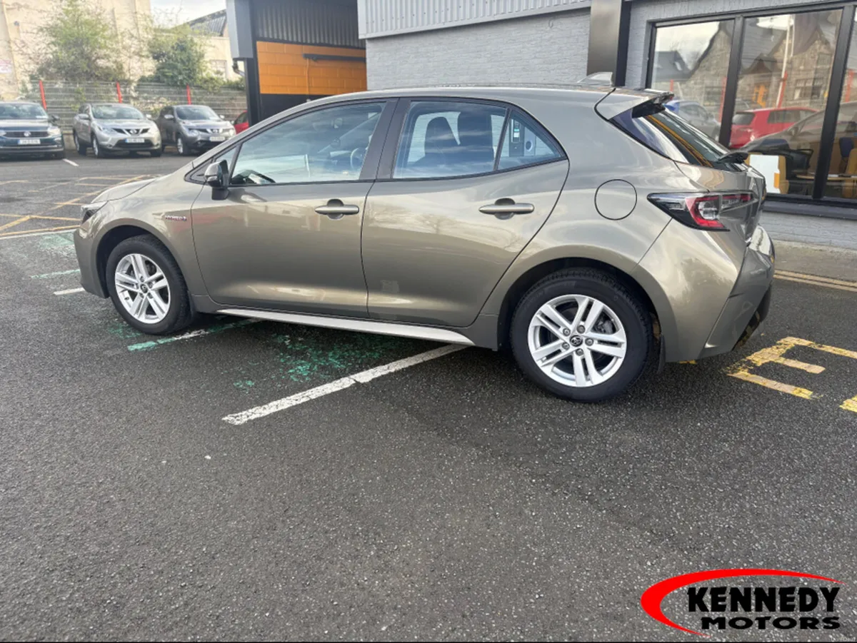 Toyota Corolla LUNA H/B 4DR AUTO HYBRID - Image 2
