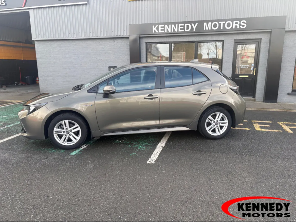 Toyota Corolla LUNA H/B 4DR AUTO HYBRID - Image 3