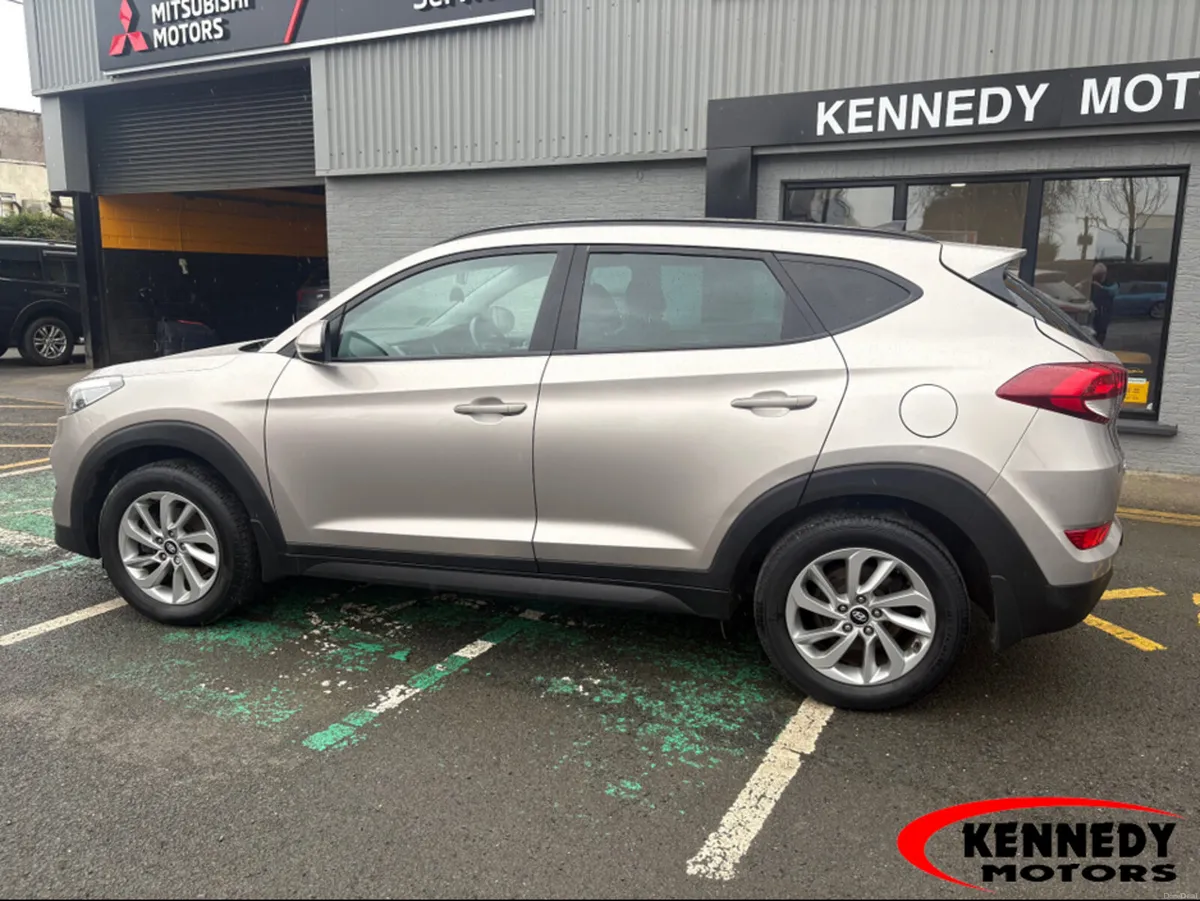 Hyundai Tucson IX35 1.7 PREMIUM 5DR - Image 4