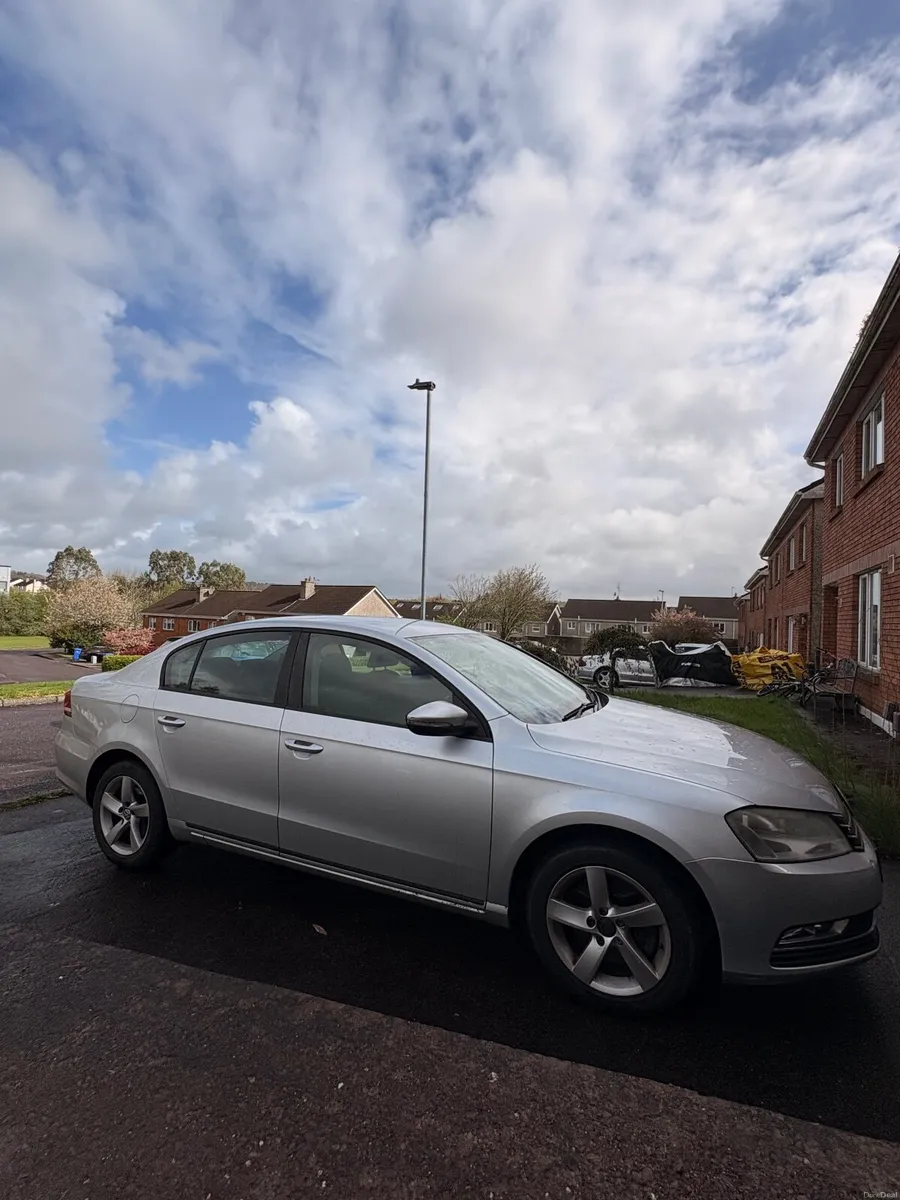 Volkswagen Passat 2012 - Image 1