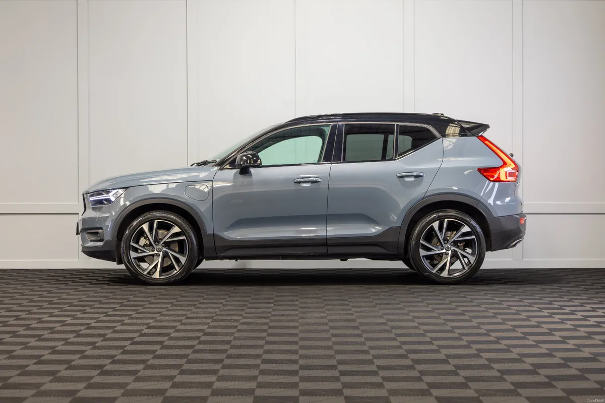 2020 Volvo XC40 T5 R-Design - Image 3