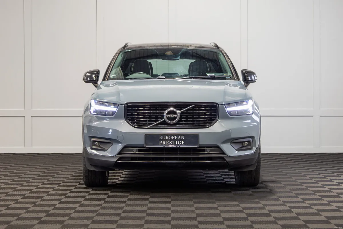 2020 Volvo XC40 T5 R-Design - Image 2