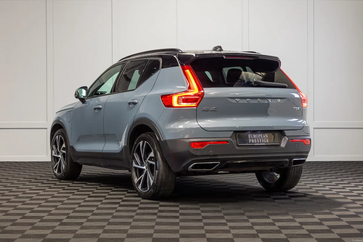 2020 Volvo XC40 T5 R-Design - Image 4