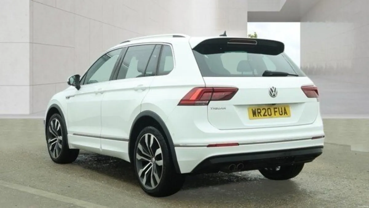 2020 Volkswagwn Tiguan R-Line - Image 3