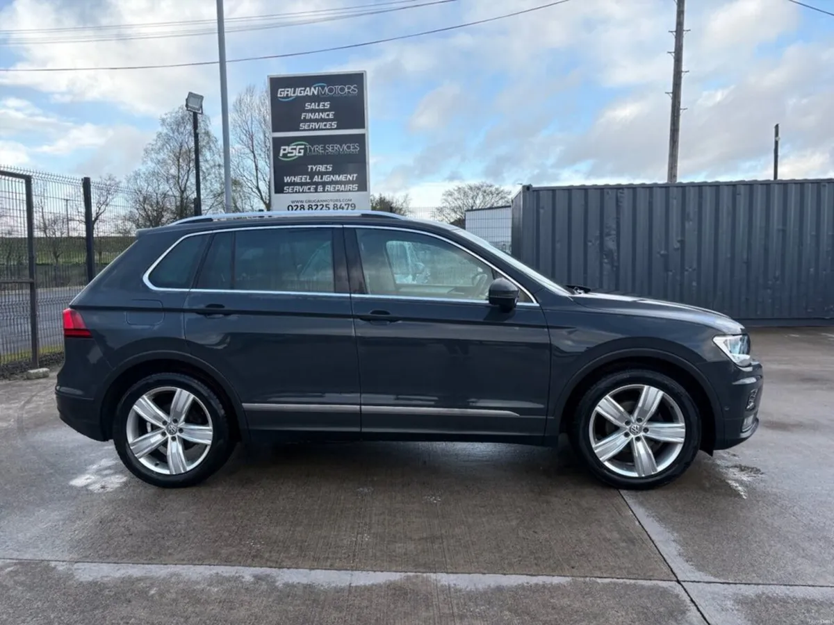 2020 Volkswagen Tiguan - Image 2