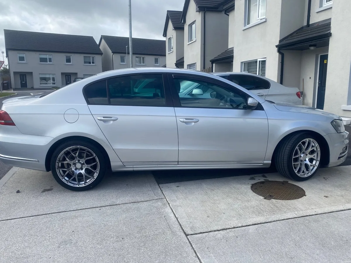 Volkswagen Passat 2013 - Image 1