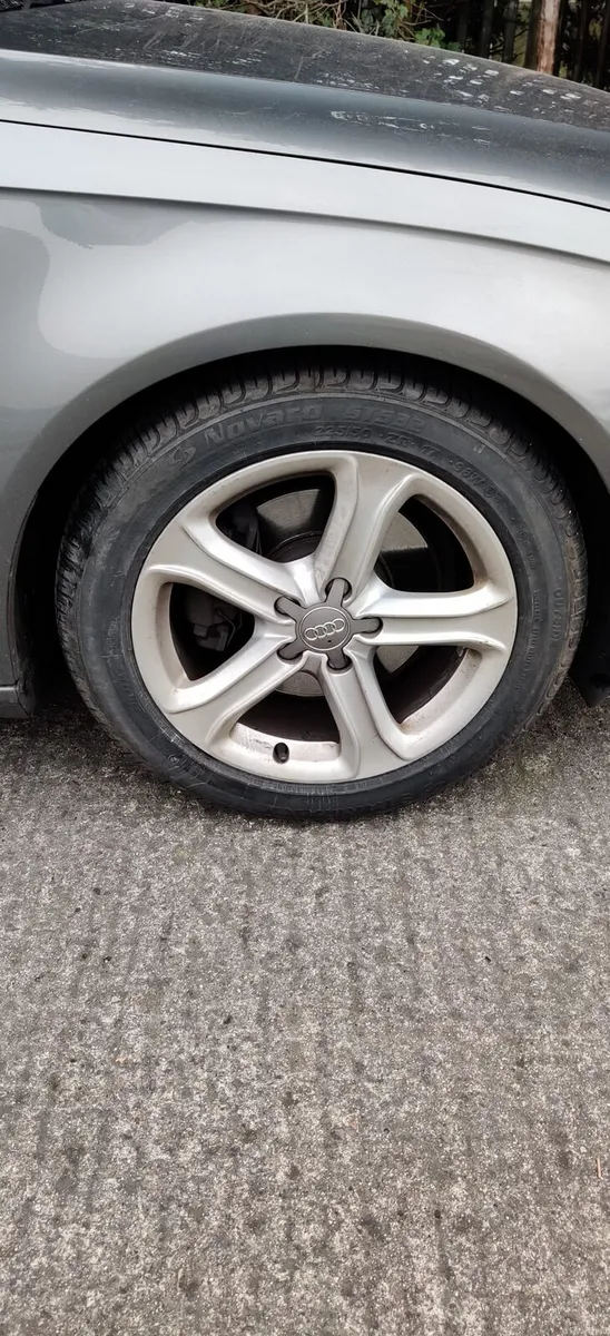 Audi A4 Technik. 2.0 TDI - Image 3